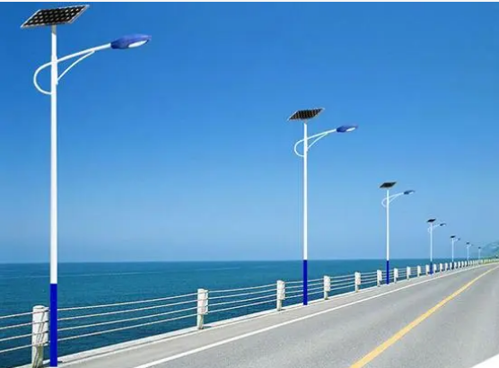太陽能LED路燈的成本與傳統路燈哪個高？